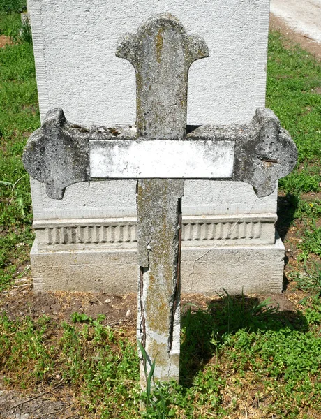 Kreuz Auf Dem Öffentlichen Friedhof — Stockfoto