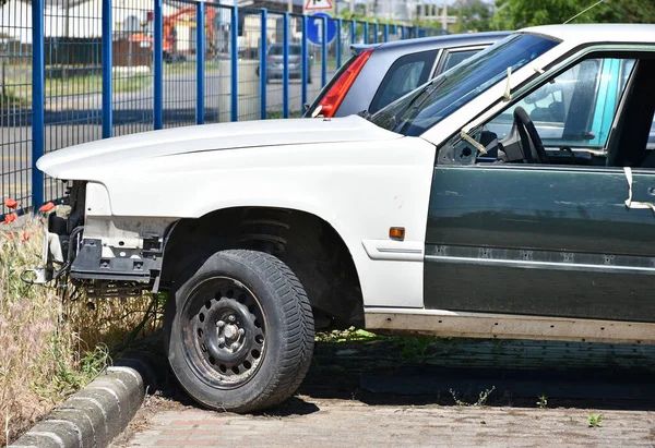 Trafik Kazasından Sonra Eski Bir Araba Kazası — Stok fotoğraf