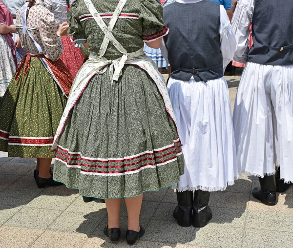 Λαϊκές Χορεύτριες Παραδοσιακά Ρούχα — Φωτογραφία Αρχείου