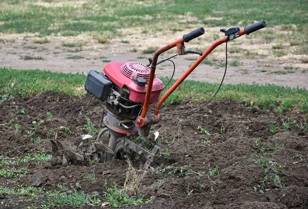 Motorhuv För Trädgårdsskötsel Utomhus — Stockfoto