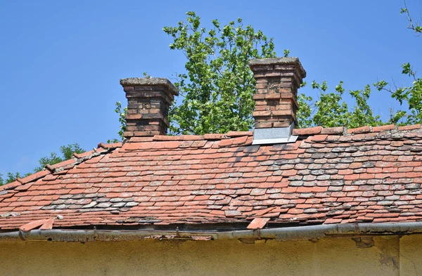Старая Разрушенная Крыша Дома — стоковое фото