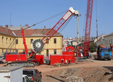 Large crane and drill machinery at the contstruction site