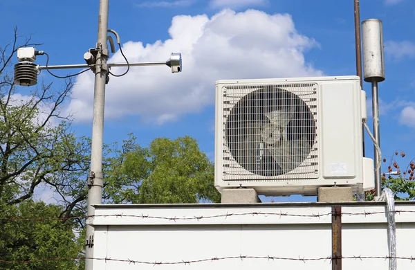 Weather station and air conditioner outdoor