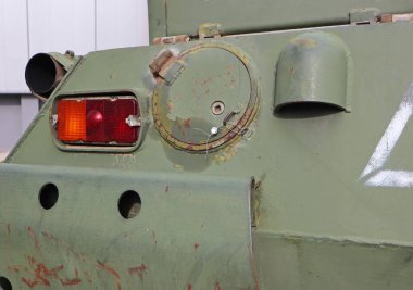 Rus askeri kara aracının arka tarafında.