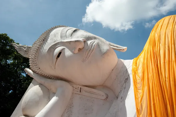 Buda do sono no templo de Khuninthapramul, Angthong, Tailândia — Fotografia de Stock