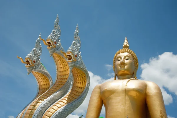 Gran Buda en el templo de Muang, Angthong, Tailandia — Foto de Stock