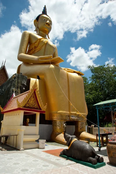 Wielki Budda w świątyni siroi, Angthong., Tajlandia — Zdjęcie stockowe