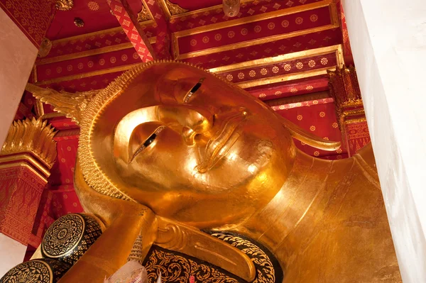 Spánek buddha v chrámu worawihan pamok, angthong, Thajsko — Stock fotografie