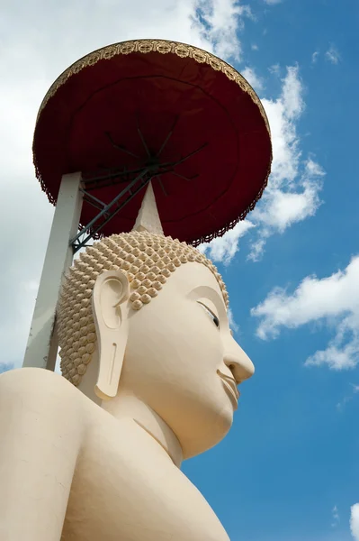 Tvář velkých bílých Buddhy v chrámu tonson, angthong, Thajsko — Stock fotografie