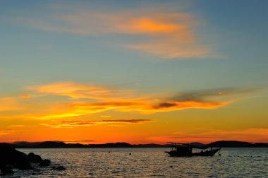 Günbatımı ile tekne