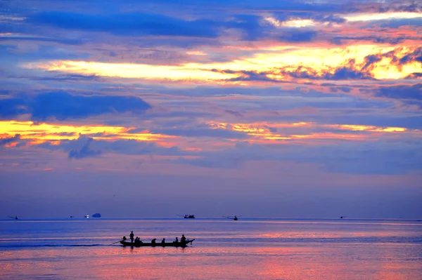 Boat with twilight sky — Stock Photo, Image