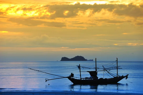 Boat with twilight sky — Stock Photo, Image