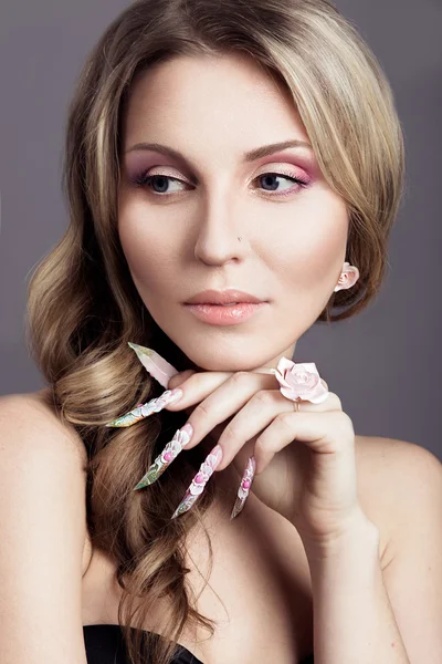 Beautiful girl with long nails — Stock Photo, Image