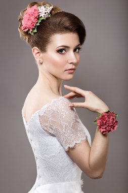 Resimdeki gelinin kız