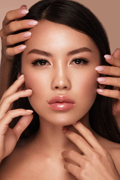 Beautiful delicate woman of oriental type with nude makeup and perfect skin. Beauty face. Spa — Stock Photo, Image