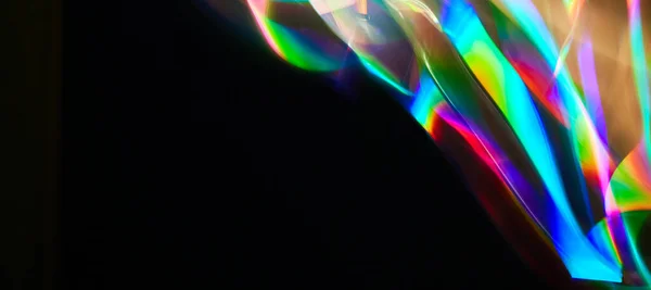 Wazig Fel Regenbooglicht Prisma Dynamische Vlam Glanzende Vlekken Donkere Achtergrond — Stockfoto
