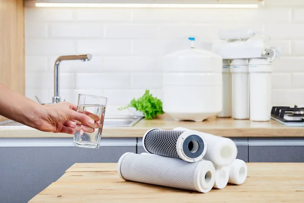 Woman Holding Glass Pure Water Table Kitchen Female Hands Holding — Stock Photo, Image