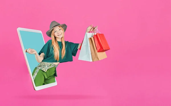 Compra Móvel Virtual Jovens Mulheres Segurando Saco Compras Loja Online — Fotografia de Stock