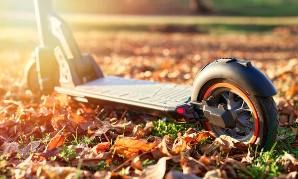 Tiro Otoño Puesta Sol Con Scooter Eléctrico Scooter Transporte Urbano — Foto de Stock