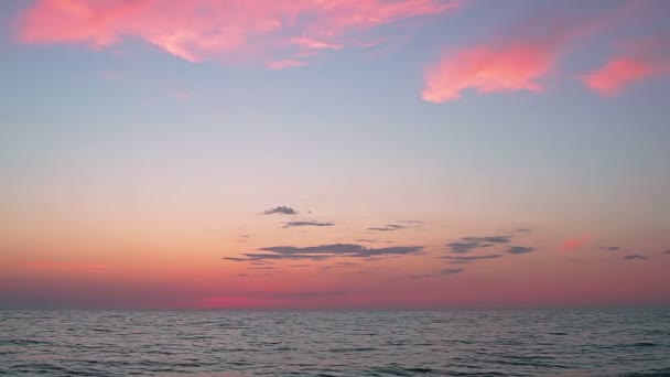 Vacker solnedgång moln över det öppna havet — Stockvideo