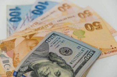 Türk lirası ve Amerikan doları. Finansal kriz, döviz kurları. İstanbul, Türkiye - Ocak 2022 