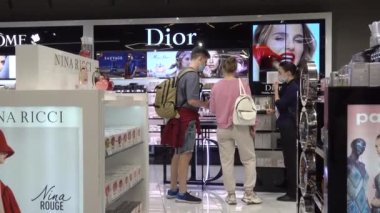 Vnukovo havaalanı vergisiz bölgesi. Moskova Eylül 2021
