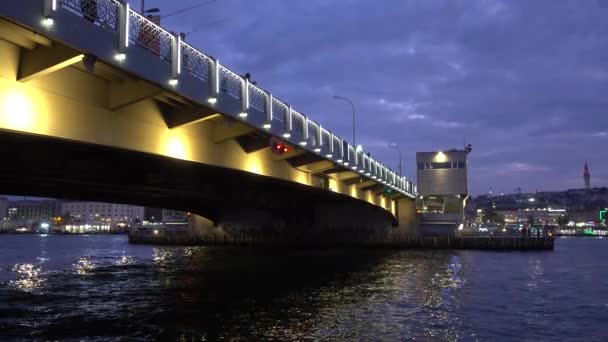Abend Istanbul Galata Brücke Über Das Goldene Horn Türkei Istanbul — Stockvideo