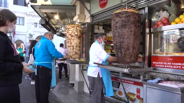 Makanan Jalanan Tradisional Turki Pendonor Ayam Dan Donasi Daging Kebab — Stok Video