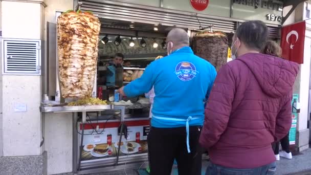 伊斯坦布尔传统的土耳其街头食品 烤鸡肉和烤肉 土耳其2021年9月 伊斯坦布尔 — 图库视频影像