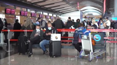 Yeni İstanbul Havaalanı, yolcular uçuş için giriş yapıyor. Türkiye İstanbul Eylül 2021 