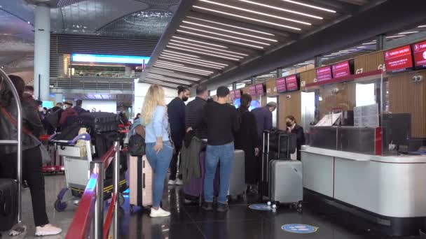 Νέο Αεροδρόμιο Ιστανμπούλ Επιβάτες Κάνουν Check Για Την Πτήση Τουρκία — Αρχείο Βίντεο