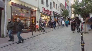 İstanbul, sokaktaki insanlar, şehir hayatı. Türkiye İstanbul Eylül 2021