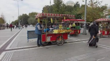 İstanbul, sokaktaki insanlar, şehir hayatı. Türkiye İstanbul Eylül 2021