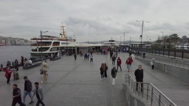 Istanbul Eminonu Pier Ferry Bosphorus Pier Turkey Istanbul September 2021 — Stock Video