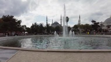 İstanbul Mavi Camisi Sultan Ahmet Maydan Çeşmesi. Türkiye İstanbul Eylül 2021