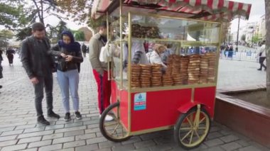 İstanbul Sultanahmet Meydanı, insanlar dinleniyor. Türkiye İstanbul Eylül 2021