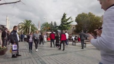 İstanbul Sultanahmet Meydanı, insanlar dinleniyor. Türkiye İstanbul Eylül 2021