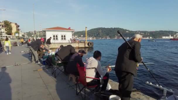 Estambul Pescadores Pescando Bósforo Turquía Estambul Septiembre 2021 — Vídeos de Stock