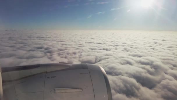 Vista Janela Avião Voador Passageiros Acima Das Nuvens — Vídeo de Stock