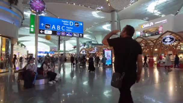 Istanbul Flygplats Avgångshallen Interiör Med Passagerare Turkiet Istanbul September 2021 — Stockvideo