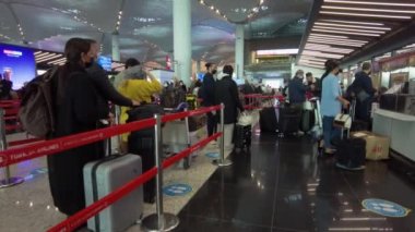 Yeni İstanbul Havaalanı, yolcular uçuş için giriş yapıyor. Türkiye İstanbul Eylül 2021 