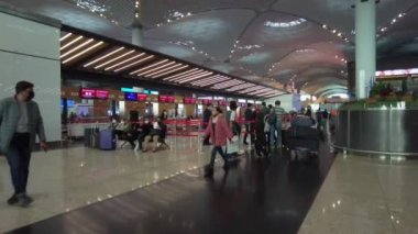 Yeni İstanbul Havaalanı, yolcular uçuş için giriş yapıyor. Türkiye İstanbul Eylül 2021 