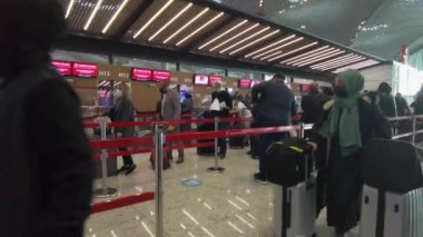 Yeni İstanbul Havaalanı, yolcular uçuş için giriş yapıyor. Türkiye İstanbul Eylül 2021 