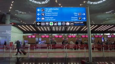 Yeni İstanbul Havaalanı, yolcular uçuş için giriş yapıyor. Türkiye İstanbul Eylül 2021 