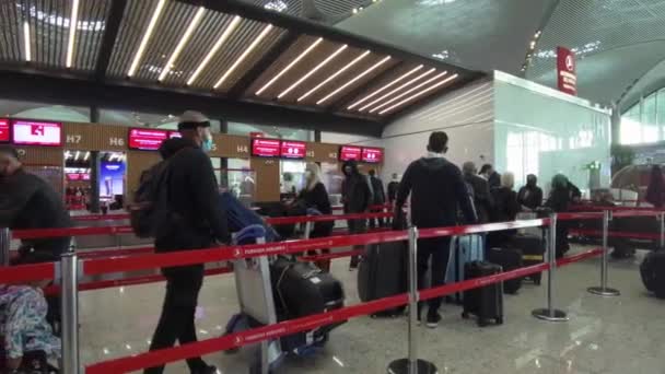 Νέο Αεροδρόμιο Ιστανμπούλ Επιβάτες Κάνουν Check Για Την Πτήση Τουρκία — Αρχείο Βίντεο