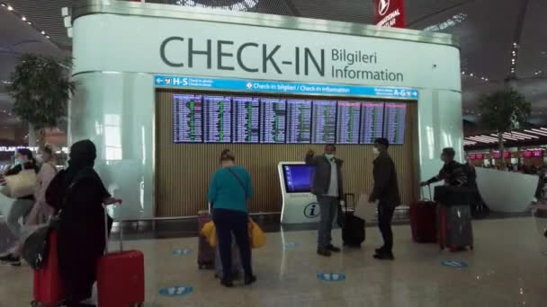 Nouvel Aéroport Istanbul Les Passagers Regardent Tableau Des Départs Turquie — Video