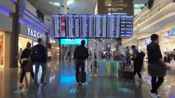 New Istanbul Airport Passengers Look Departure Board Turkey Istanbul September — Stock Video