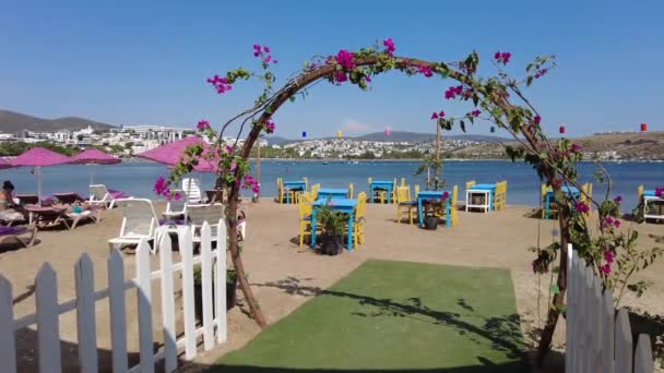 Strand Von Bodrum Gumbet Mit Urlaubern Sommertag Bodrum Türkei August — Stockvideo