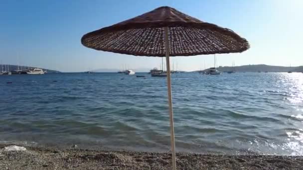 Зонтик Солнца Пляже Эгейского Моря — стоковое видео