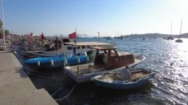Tekneleri ve yatları olan bir bataklık. Bodrum Türkiye Ağustos 2021